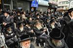 פולע גאלעריע פונעם גרויסארטיגן פראטעסט אין מאנהעטן קעגן די גזירת הגיוס 