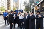 פולע גאלעריע פונעם גרויסארטיגן פראטעסט אין מאנהעטן קעגן די גזירת הגיוס 