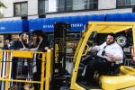 פולע גאלעריע פונעם גרויסארטיגן פראטעסט אין מאנהעטן קעגן די גזירת הגיוס 