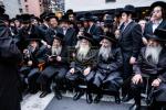 פולע גאלעריע פונעם גרויסארטיגן פראטעסט אין מאנהעטן קעגן די גזירת הגיוס 