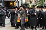 פולע גאלעריע פונעם גרויסארטיגן פראטעסט אין מאנהעטן קעגן די גזירת הגיוס 