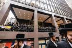 פולע גאלעריע פונעם גרויסארטיגן פראטעסט אין מאנהעטן קעגן די גזירת הגיוס 