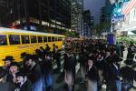 פולע גאלעריע פונעם גרויסארטיגן פראטעסט אין מאנהעטן קעגן די גזירת הגיוס 