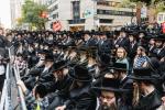 פולע גאלעריע פונעם גרויסארטיגן פראטעסט אין מאנהעטן קעגן די גזירת הגיוס 