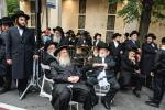 פולע גאלעריע פונעם גרויסארטיגן פראטעסט אין מאנהעטן קעגן די גזירת הגיוס 