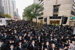 פולע גאלעריע פונעם גרויסארטיגן פראטעסט אין מאנהעטן קעגן די גזירת הגיוס 