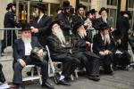 פולע גאלעריע פונעם גרויסארטיגן פראטעסט אין מאנהעטן קעגן די גזירת הגיוס 