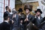 הקפות שניות מוצאי שמחת תורה תשפ"ו ביי הרה"ק רבי יעקב מאיר שעכטער שליט"א 