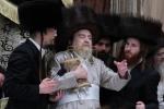 הקפות שניות מוצאי שמחת תורה תשפ"ו ביי הרה"ק רבי יעקב מאיר שעכטער שליט"א 