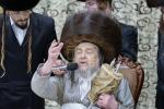 הקפות שניות מוצאי שמחת תורה תשפ"ו ביי הרה"ק רבי יעקב מאיר שעכטער שליט"א 