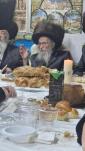 חלוקת שווארץ ברויט און יו"ט סוכות ביי הרה"ג ר' יוסף פאדווא שליט"א נשיא און ראש הדיינים דהתאחדות קהילת החרדים און רב דביהמ"ד חשב האפוד אין לאנדאן