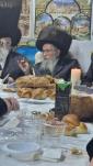 חלוקת שווארץ ברויט און יו"ט סוכות ביי הרה"ג ר' יוסף פאדווא שליט"א נשיא און ראש הדיינים דהתאחדות קהילת החרדים און רב דביהמ"ד חשב האפוד אין לאנדאן