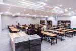 מעמד קביעת מזוזות בבנייני הישיבות קטנות‎ בראשות כ"ק אדמו"ר מבאבוב 45 שליט"א 