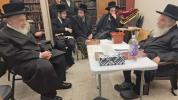 Main image for כ"ק אדמו"ר מליסקא שליט"א בניחום אבלים אצל הגה"צ אב"ד ראדומישלא שליט"א