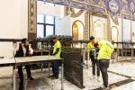 הכנות אחרונות לקראת שמחת החתונה הערב לנכדת כ"ק אדמו"ר מבאבוב - 45 שליט"א בבית המדרש החדש‎