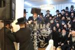 הרה"ק רבי יעקב מאיר שעכטער שליט"א ביים מעמד הדלקת הנרות יום ב' דחנוכה
