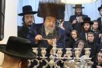 הרה"ק רבי יעקב מאיר שעכטער שליט"א ביים מעמד הדלקת הנרות יום ב' דחנוכה