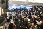 הרה"ק רבי יעקב מאיר שעכטער שליט"א ביים מעמד הדלקת הנרות יום ב' דחנוכה