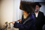 הרה"ק רבי יעקב מאיר שעכטער שליט"א ביים מעמד הדלקת הנרות יום ב' דחנוכה