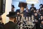 הרה"ק רבי יעקב מאיר שעכטער שליט"א ביים מעמד הדלקת הנרות יום ב' דחנוכה