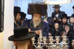 הרה"ק רבי יעקב מאיר שעכטער שליט"א ביים מעמד הדלקת הנרות יום ב' דחנוכה