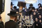 הרה"ק רבי יעקב מאיר שעכטער שליט"א ביים מעמד הדלקת הנרות יום ב' דחנוכה