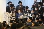 הרה"ק רבי יעקב מאיר שעכטער שליט"א ביים מעמד הדלקת הנרות יום ב' דחנוכה