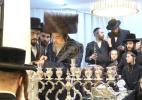 הרה"ק רבי יעקב מאיר שעכטער שליט"א ביים מעמד הדלקת הנרות יום ב' דחנוכה