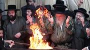 Main image for מעמד שריפת הפתילות בחצר הקודש מבקשי אמונה