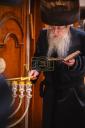הדלקת נר זאת חנוכה ומעמד לחיים וחלוקת מטבעות קודש בצל כ"ק אדמו"ר מ'טאהש שליט"א