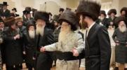 Main image for כ"ק אדמו"ר מצאנז קלויזענבורג שליט"א ביי מצווה טאנץ בחתונת נכד גיסו נין כ"ק אדמו"ר בעל השפע חיים מצאנז זי"ע