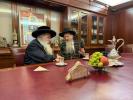 כ"ק אדמו"ר מלעלוב-ירושלים שליט"א טרעפט זיך מיט הרב בערל לאזאר שליט"א אין מאסקעווע 