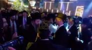 Main image for כ"ק אדמו"ר מסאדיגורא ירושלים שליט"א באטייליגט זיך ביי א חתונה פון א אייניקל פון הרה"ק מרוזשין זי"ע 