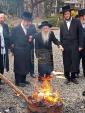 שריפת חמץ ביי הגה"צ רבי מרדכי שטיינער שליט"א 
