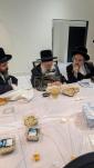 בילדער פונעם באזוך פון כ"ק אדמו"ר ממאקאווא שליט"א אויף שבת קודש אין די קאנטרי 