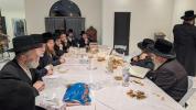בילדער פונעם באזוך פון כ"ק אדמו"ר ממאקאווא שליט"א אויף שבת קודש אין די קאנטרי 