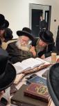 בילדער פונעם באזוך פון כ"ק אדמו"ר ממאקאווא שליט"א אויף שבת קודש אין די קאנטרי 