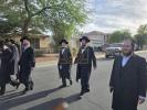 Main image for קבוצה אינגעלייט ביי זייער באזוך נעכטן אינעם בליענדן ישוב אין קאסא גראנדא