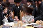 Main image for כ"ק אדמו"ר מסאטמאר שליט"א ביי כתיבת האותיות נעכטן מוצאי שבת פאר די ספר תורה וואס ווערט געשריבן דורך הרה"ח ר' יעקב מרדכי גראס הי"ו