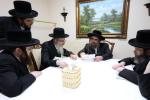 הנהלת כולל שומרי החומות בבית הגה"צ אב"ד סאטמאר וויליאמסבורג שליט"א לקראת דינער השנתי