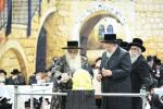 Main image for  ל"ג בעומר בחצר הקודש צאנז