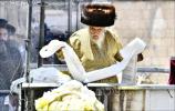 פולע גאלעריע פון די הדלקה בחצר הקודש תולדות אהרן