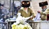 פולע גאלעריע פון די הדלקה בחצר הקודש תולדות אהרן