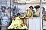 פולע גאלעריע פון די הדלקה בחצר הקודש תולדות אהרן