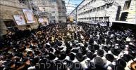 פולע גאלעריע פון די הדלקה בחצר הקודש תולדות אהרן