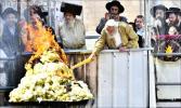 פולע גאלעריע פון די הדלקה בחצר הקודש תולדות אהרן
