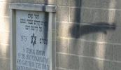 Main image for שולן און הייזער אין קווינס וואנדאליזירט מיט סוואסטיקעס ה"י, און די NYPD פארשט דעם אינצידענט אלס א האס פארברעכן.