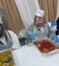ארי אבראמאוויטש ווערט געזען פארטיילן עסן אין מירון