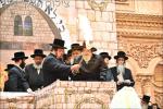 פולע גאלעריע פון די הדלקה אין בית וויזניץ בראשות כ"ק אדמו"ר מוויזניץ שליט"א 