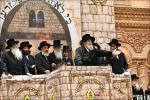 פולע גאלעריע פון די הדלקה אין בית וויזניץ בראשות כ"ק אדמו"ר מוויזניץ שליט"א 